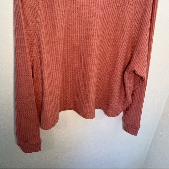 Abound V-Neck Thermal Top Pink Compact - Picture 12 of 12